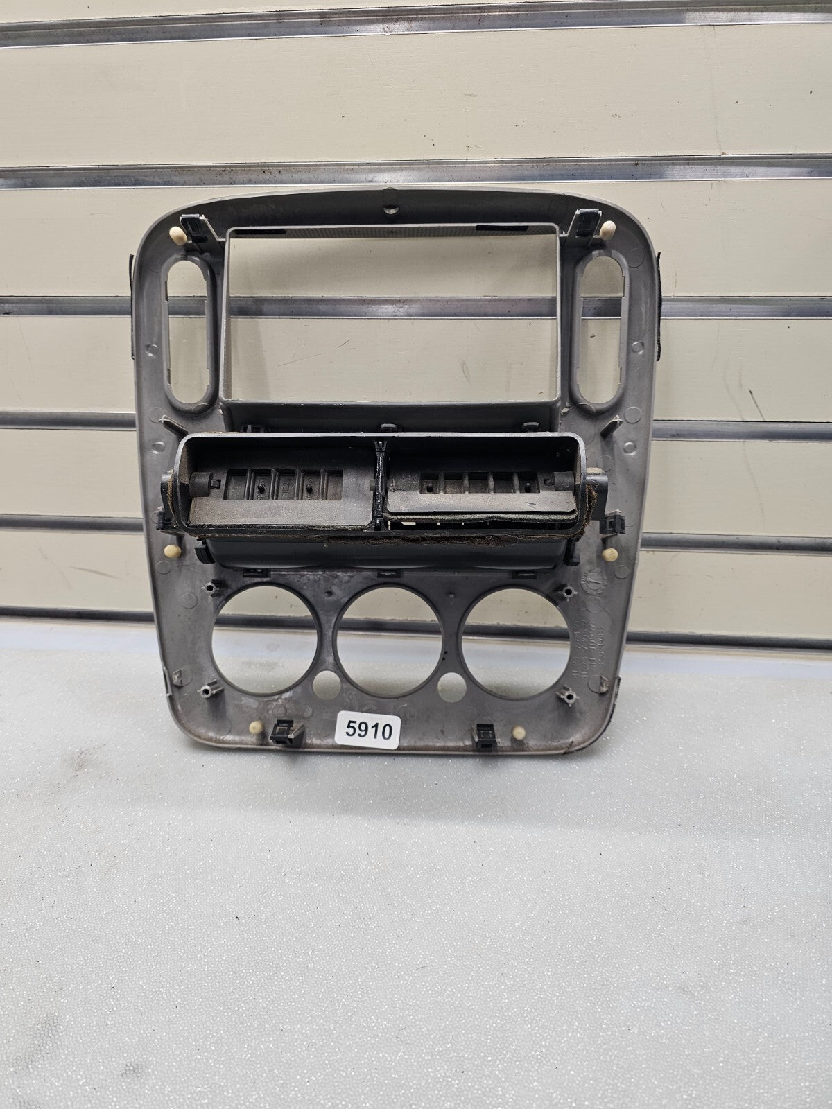 🔥02-05 EXPLORER MOUNTAINEER DASH RADIO CLIMATE TEMPERATURE CONTROL BEZEL Silver