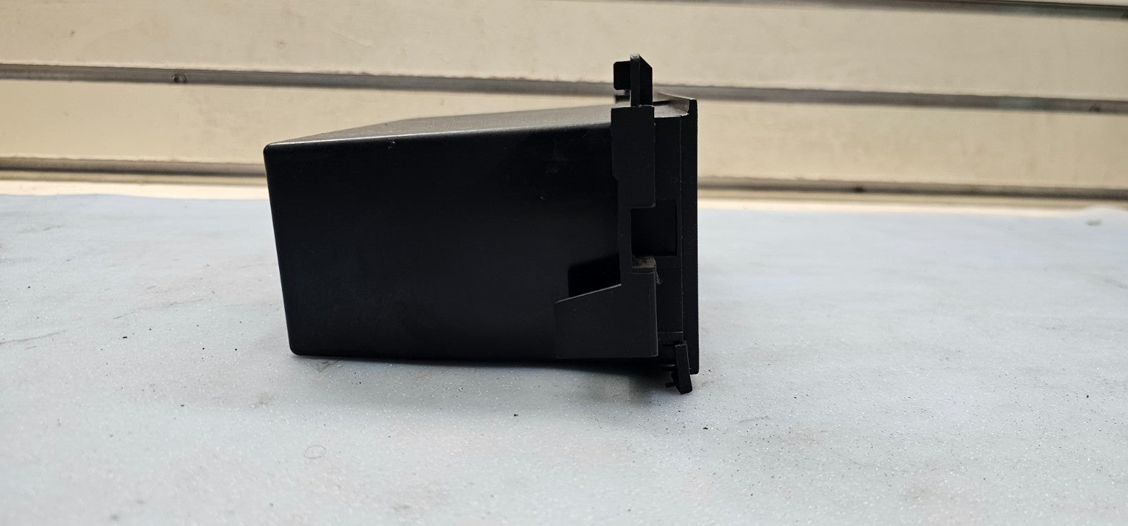 🔥04-08 Pontiac Grand Prix Center Dash Lower Tray Storage Box Inert Black OEM