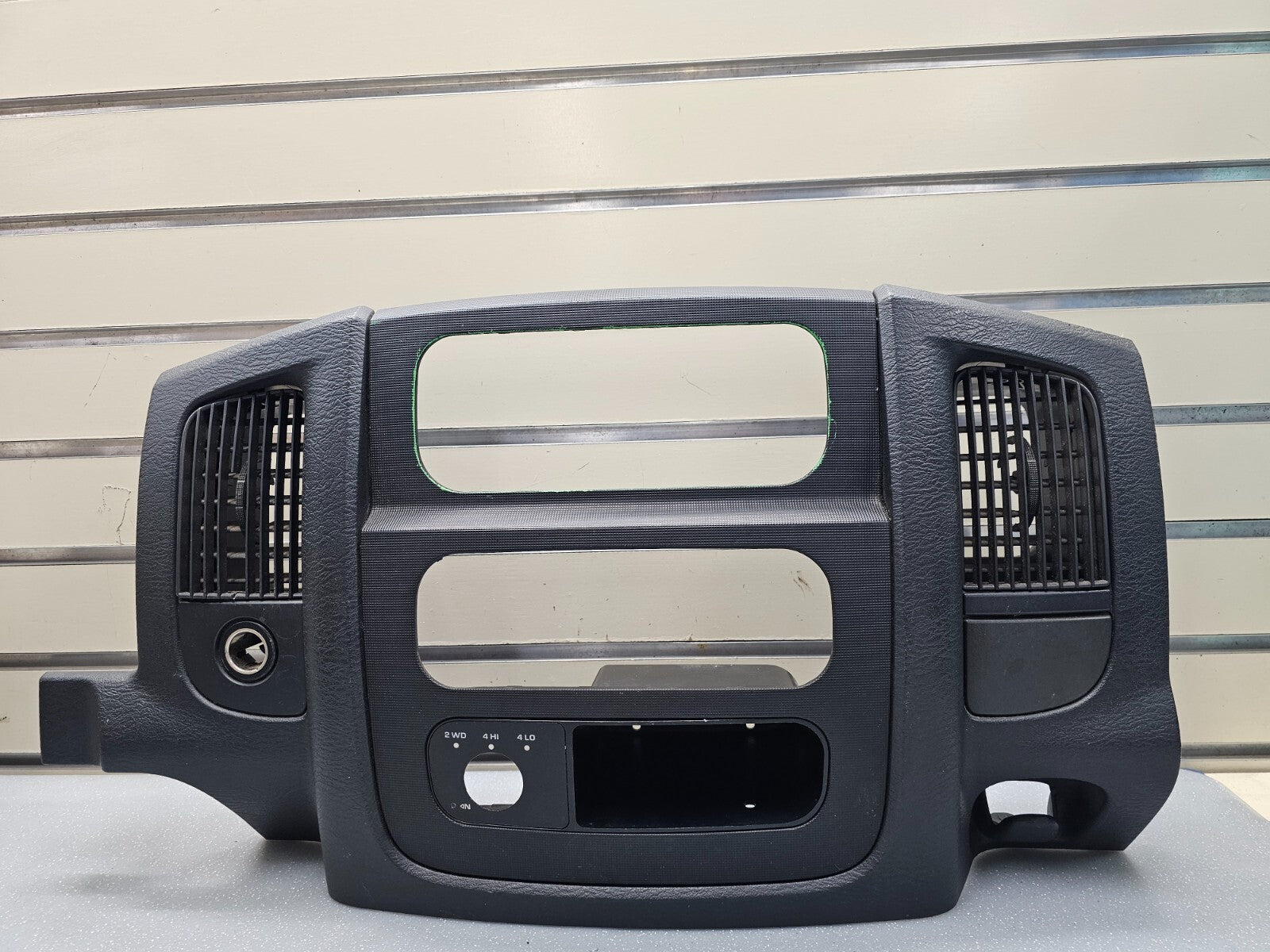 🔥02-05 Dodge RAM Dash RADIO SUUROUND Bezel Climate Trim Panel Storage Black B10