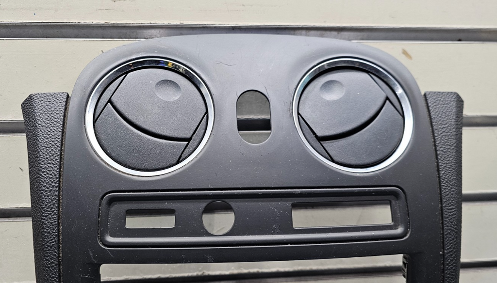 🔥2006-2011 Chevrolet HHR Center Dash Radio Trim w Vents B37 black