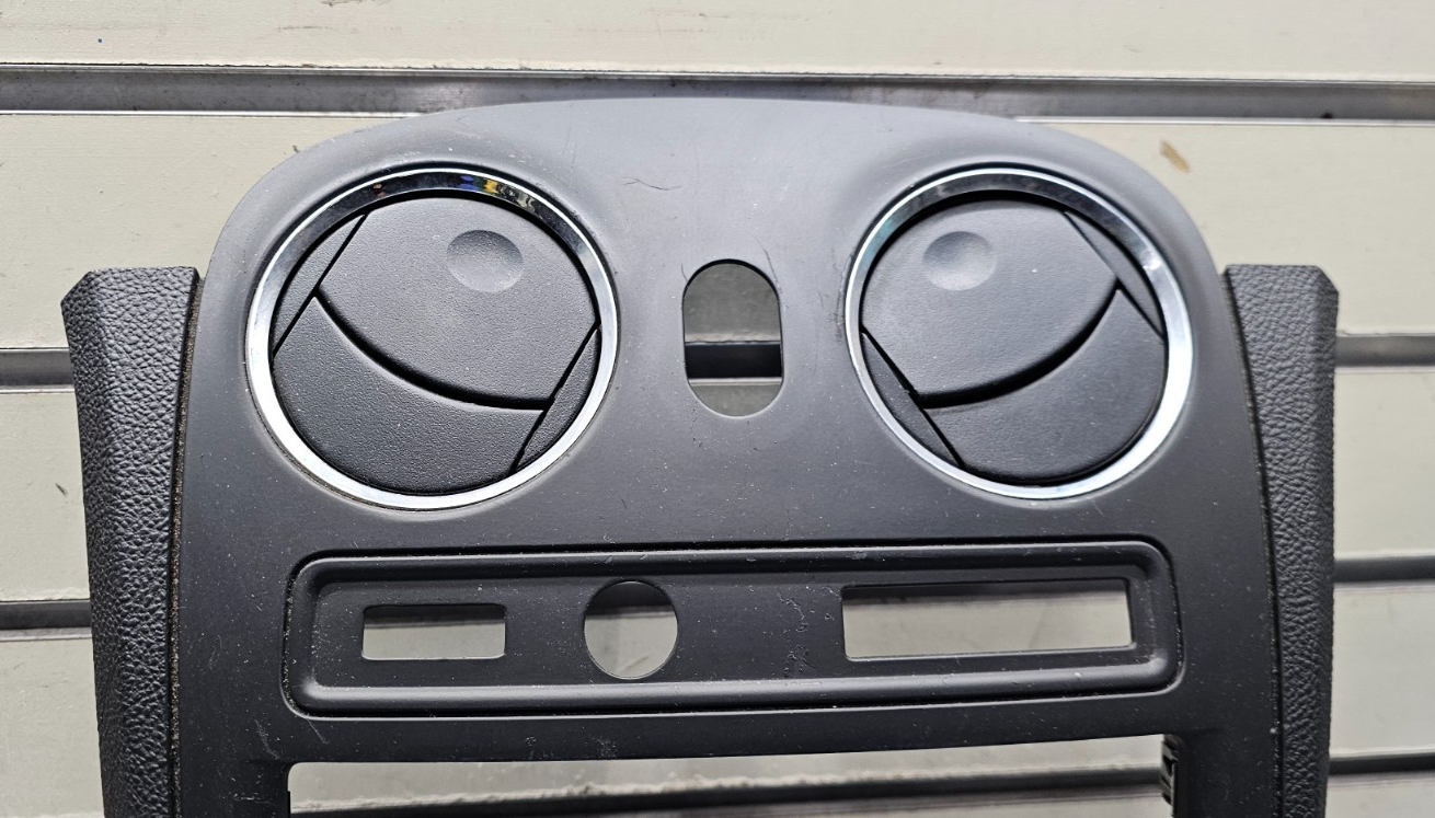 🔥2006-2011 Chevrolet HHR Center Dash Radio Trim w Vents B37 black