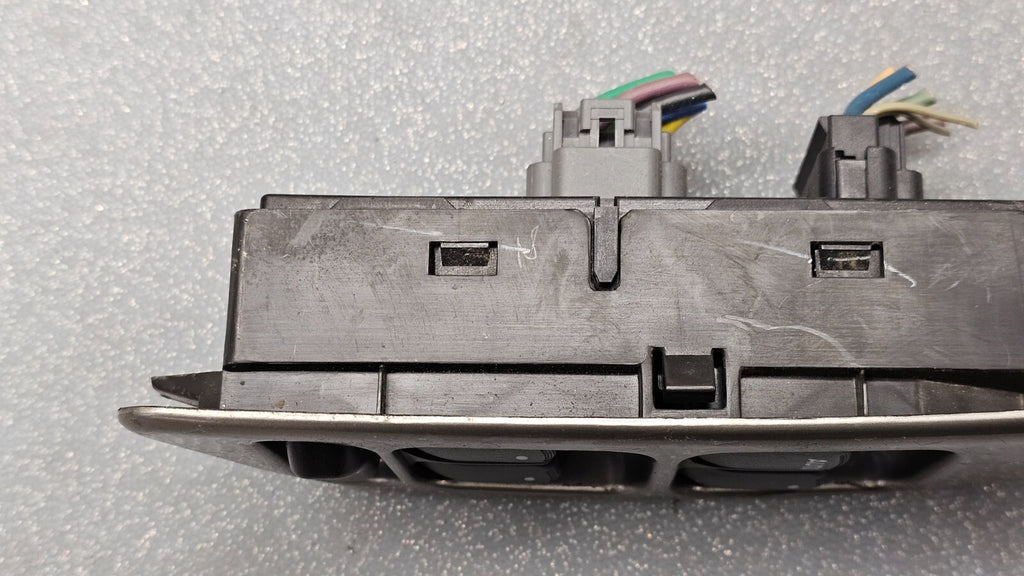04-07 MALIBU LEFT DRIVER MASTER POWER WINDOW DOOR CONTROL SWITCH ASSEMBLY SILVER
