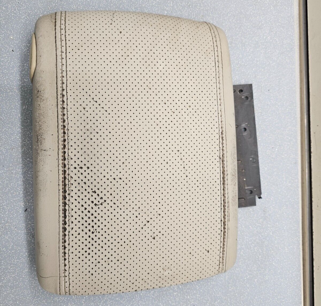 03-06 Escaladed Yukon Center Console Armrest Lid Storage Cover Assembly TAN L8