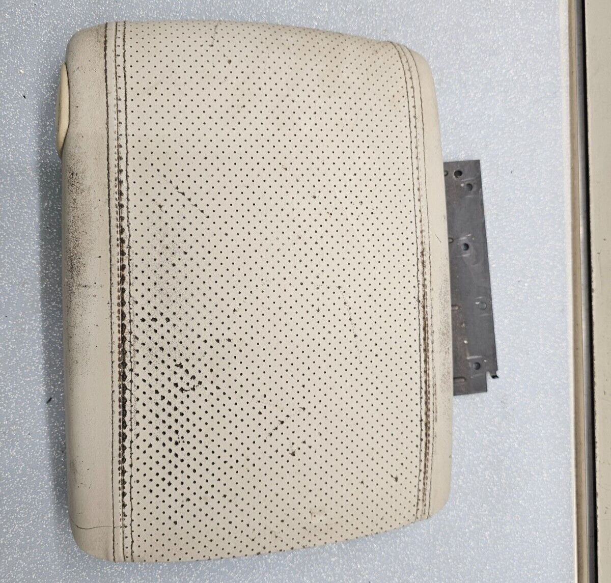 03-06 Escaladed Yukon Center Console Armrest Lid Storage Cover Assembly TAN L8