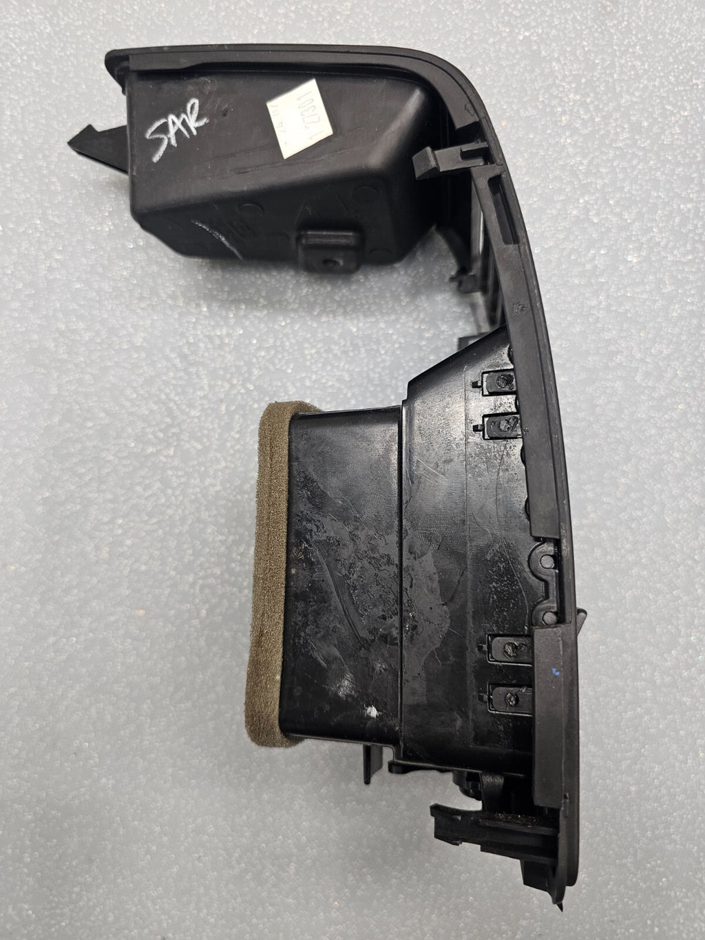 05-15 NISSAN TITAN ARMADA QX56 DASH FRONT CENTER RIGHT AIR VENT HEATER TRIM GRAY