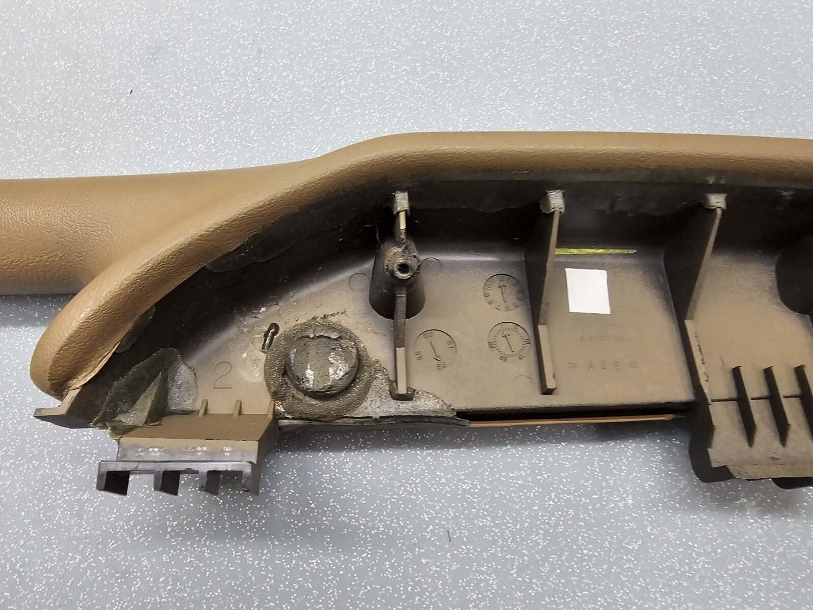 99-02 Chevrolet GMC Silverado Tahoe Front Right Door Armrest Handle Dark Tan H1