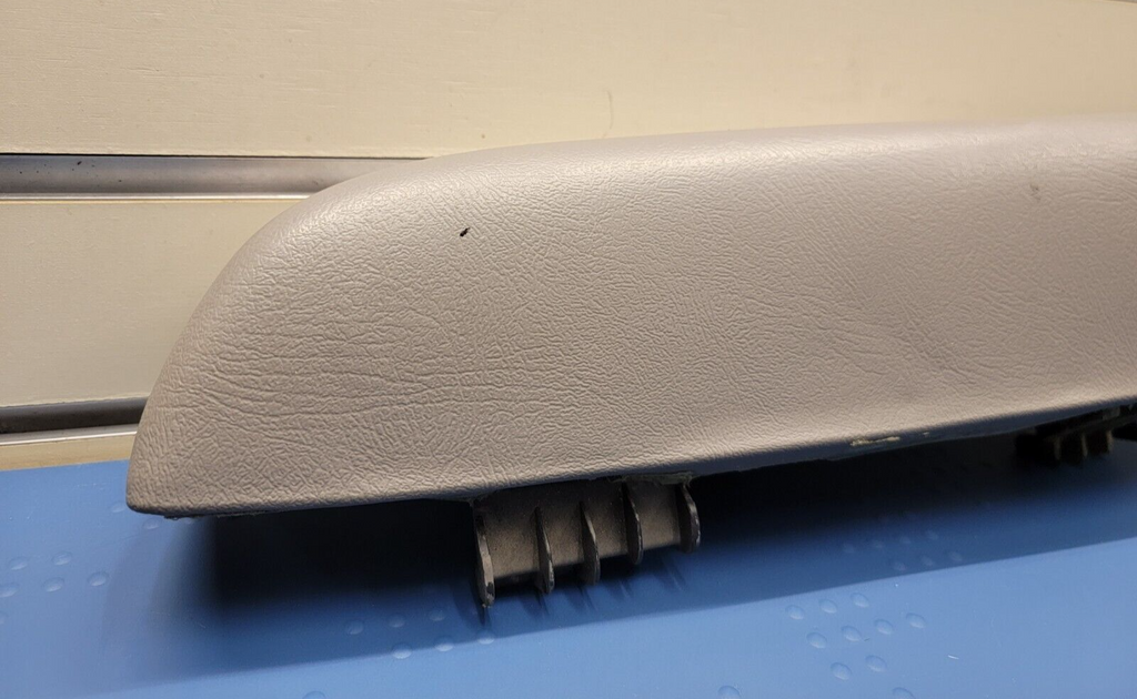 03-06 Silverado SIERRA TAHOE Door Panel ARMREST Front right Handle light gray H2