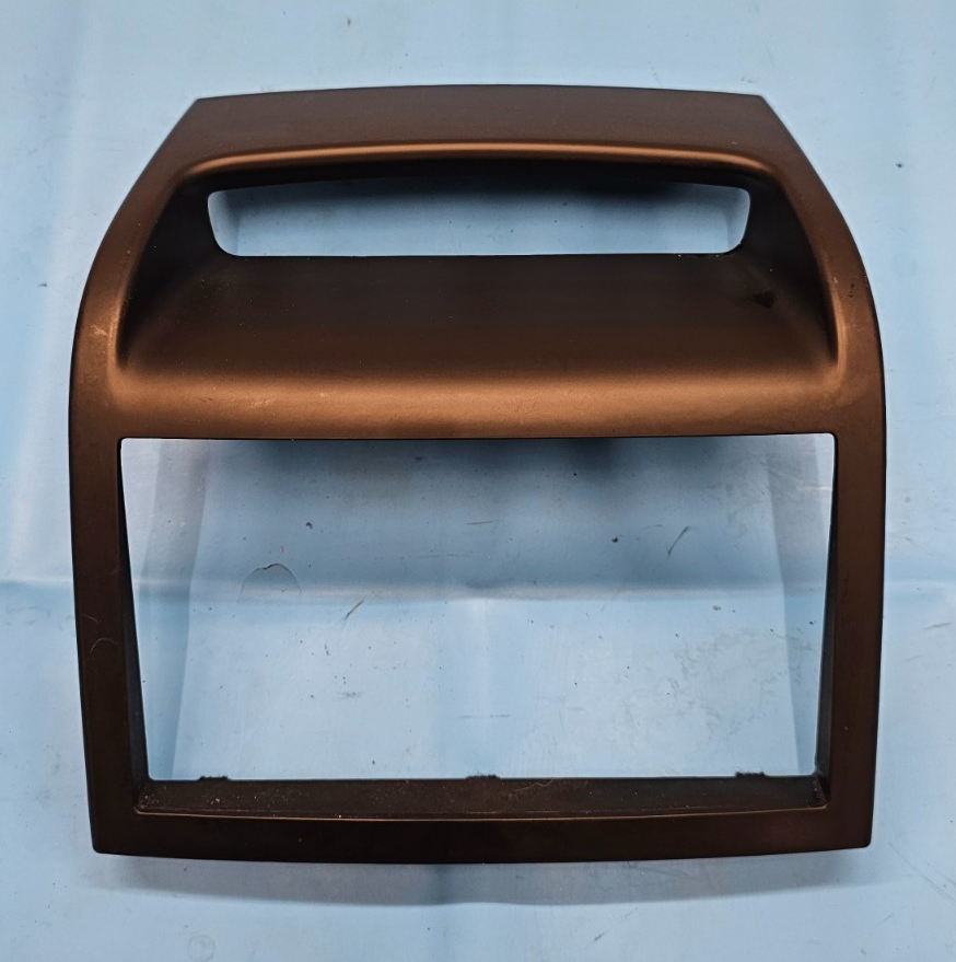 06-14 Kia Sedona Center Dash Radio Bezel Trim Panel Digital Clock Molding Black