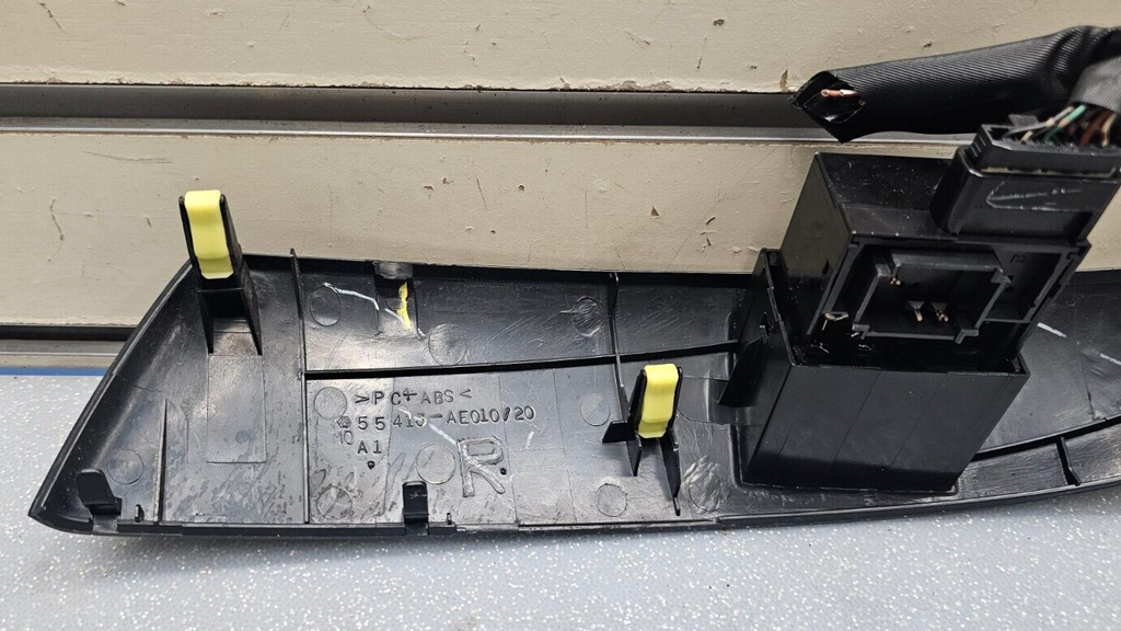 🔥2004-2010 Toyota Sienna RH Right Passenger Radio Bezel Trim Molding Black OEM