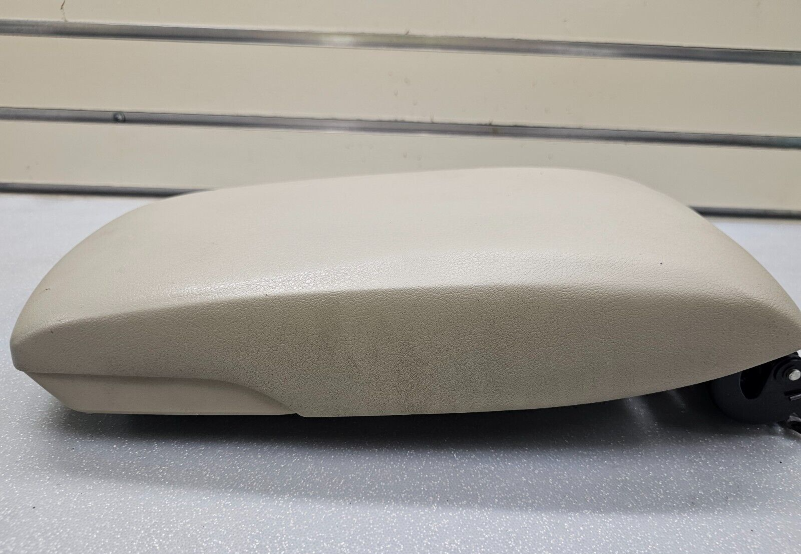 🔥07-11 TOYOTA CAMRY CENTER CONSOLE LID ARM REST COVER TOP PAD ASSEMBLY TAN OEM