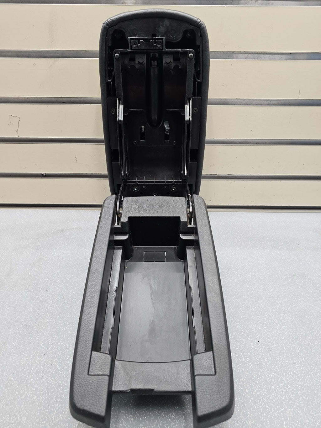 🔥00-04 Infiniti I30 I35 Center Console Leather Lid Armrest Cover Assembly Black