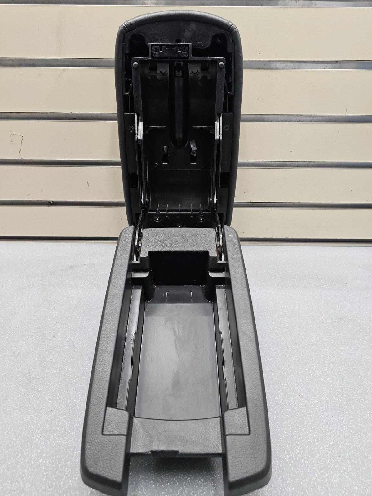 🔥00-04 Infiniti I30 I35 Center Console Leather Lid Armrest Cover Assembly Black