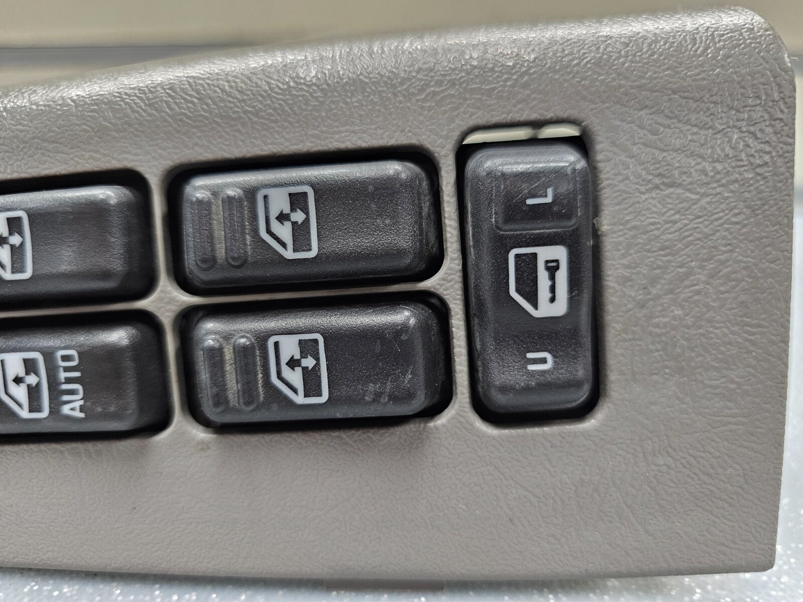 🔥99-02 Tahoe Suburban Yukon Left Driver Master Power Window Switch Assembly TAN