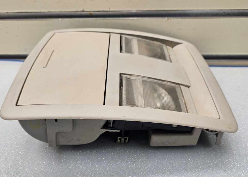 05-10 Jeep Grand Cherokee Overhead Console Dome Map Light Compartment Light Tan