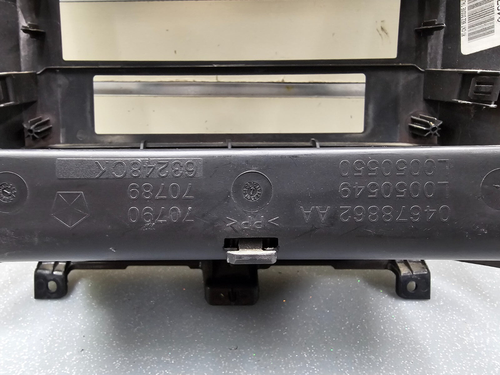 🔥08-10 DODGE CARAVAN DASH RADIO SURROUND BEZEL TRIM PANEL CLIMATE CONTROL BLACK