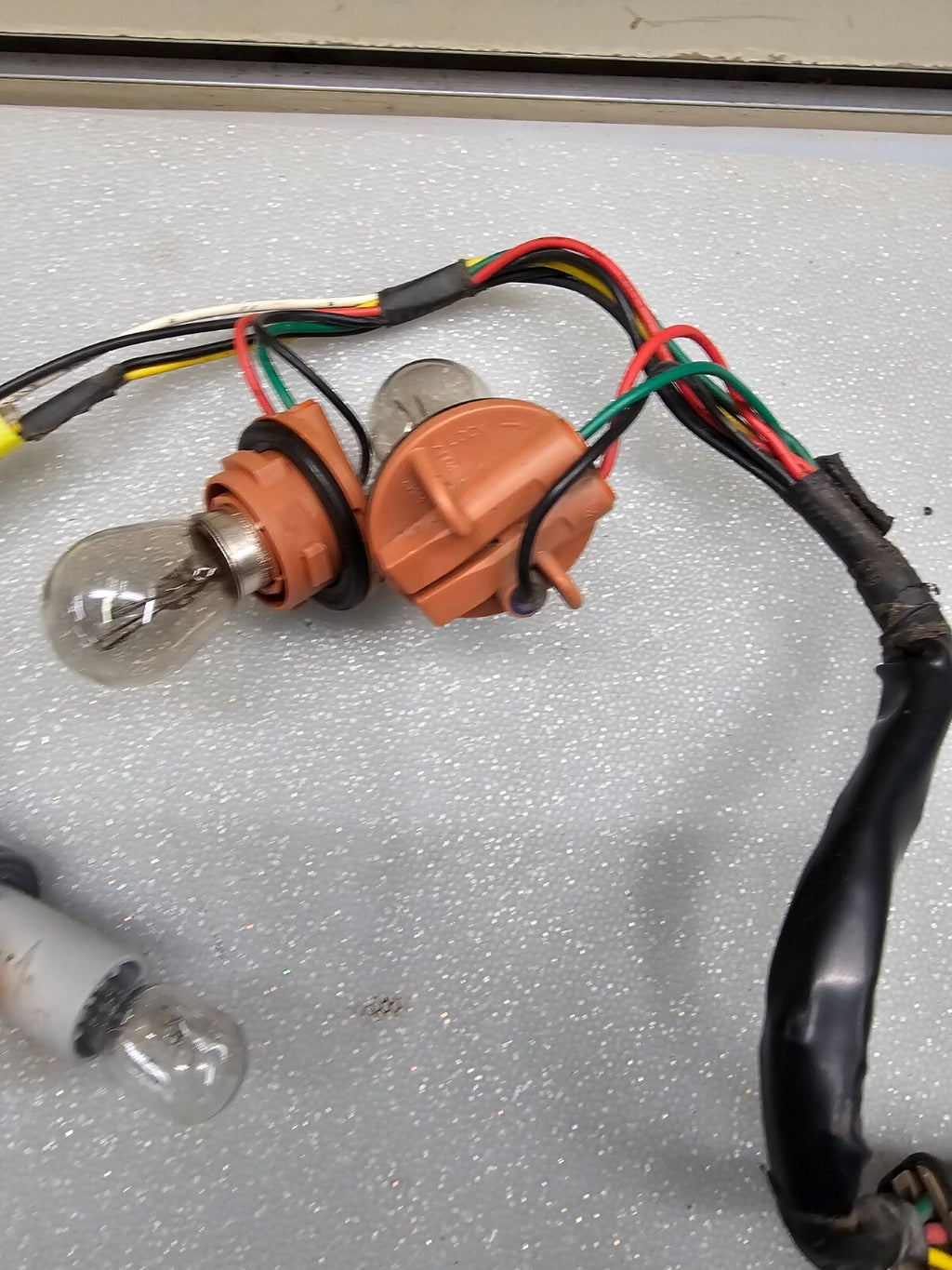 🔥2006-2012 KIA SEDONA TAIL LIGHT BREAK LIGHT ASSEMBLY BULB SOCKET HARNESS