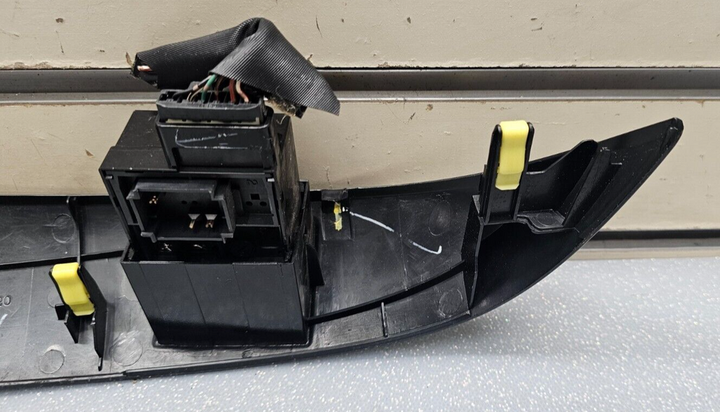 🔥2004-2010 Toyota Sienna RH Right Passenger Radio Bezel Trim Molding Black OEM
