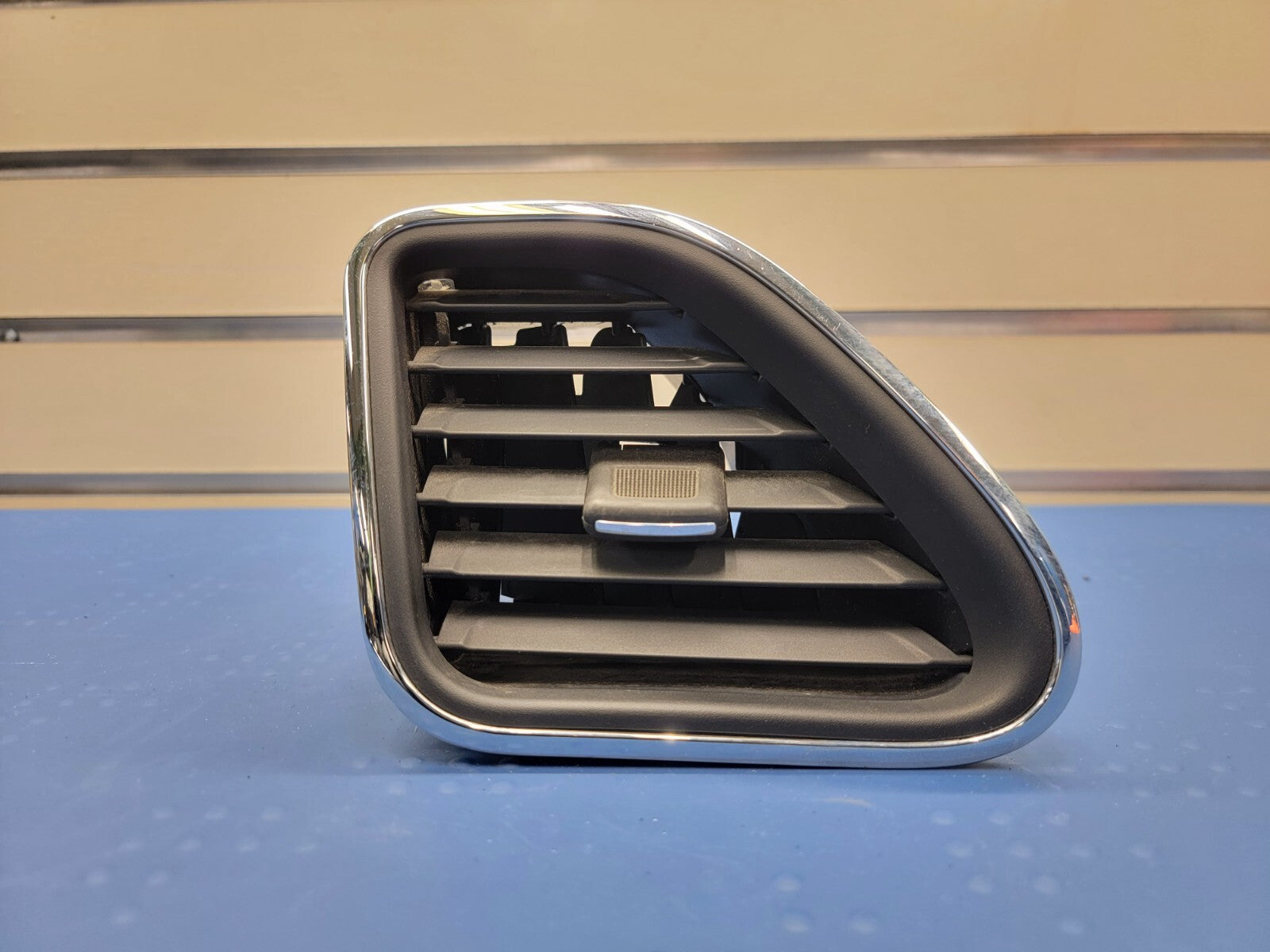 2011 - 2014 CHRYSLER 200 AC HEATER AIR VENT GRILLE DASHBOARD DRIVER LEFT LH TAN