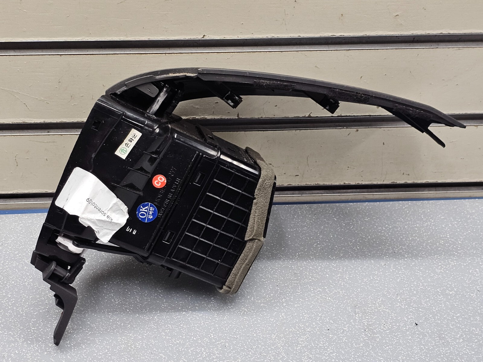 08-09 KIA SORENTO CENTRE DASH LEFT DRIVER AIR VENT HEATER CONDITIONING BLACK OEM