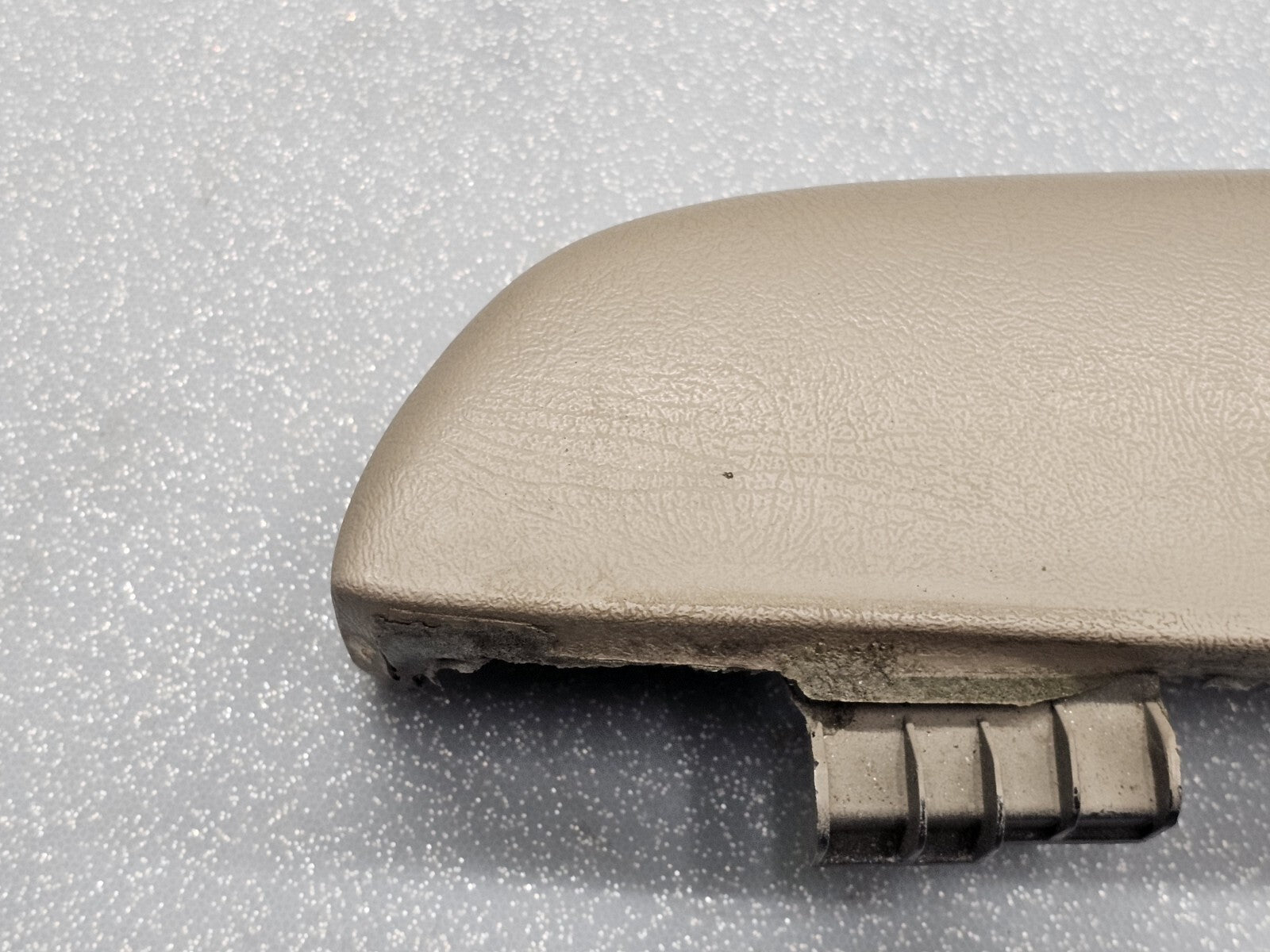 🔥1999-2002 Chevrolet GMC Silverado Tahoe Front Right Door Armrest Handle Tan H1