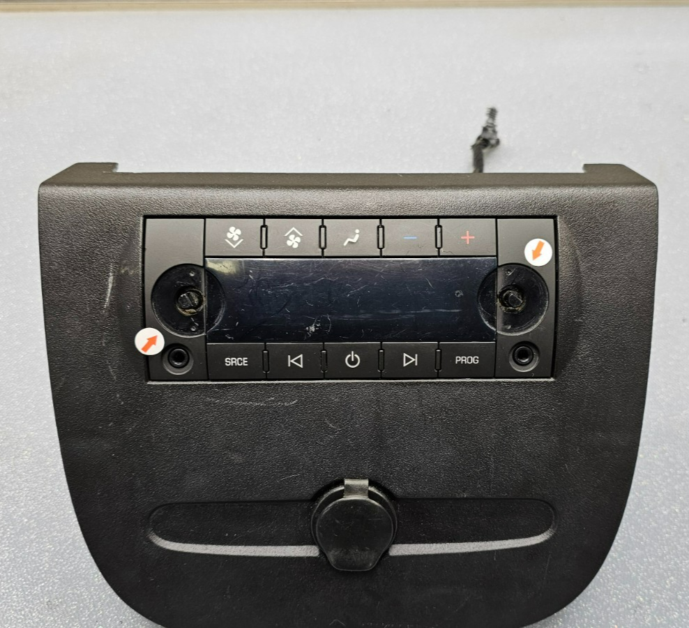 🔥 07-14 GMC Yukon  Console Mounted Temperature Climate Radio Control Black