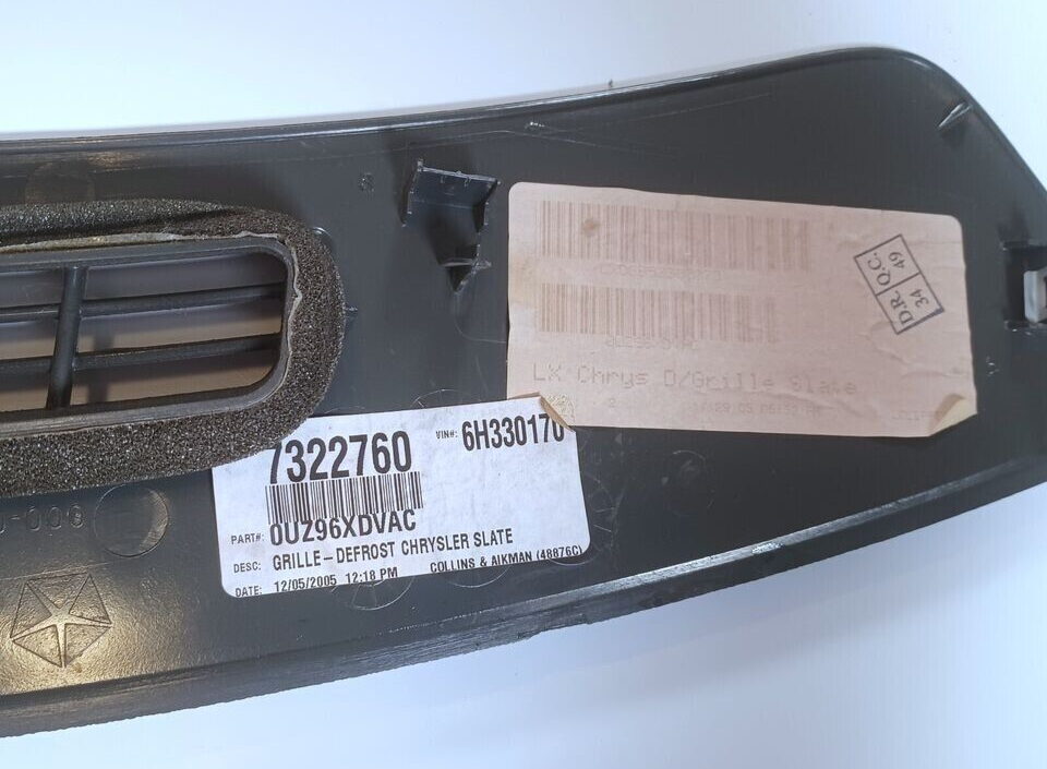 🔥2005-2007 CHRYSLER 300 UPPER DASHBOARD PAD TRIM DEFROSTER PANEL OEM DP5