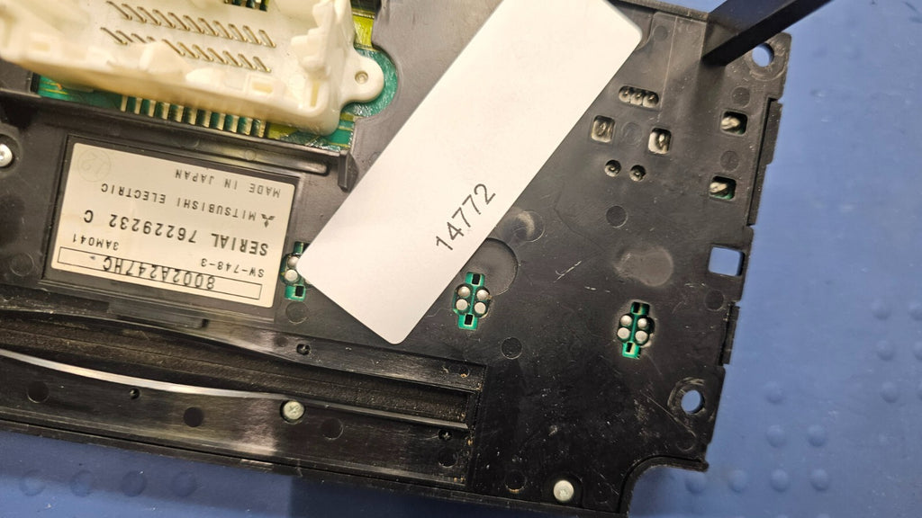 06-08 Mitsubishi ENDEAVOR Dash AM FM Radio CD Player Control Stereo Assembly OEM