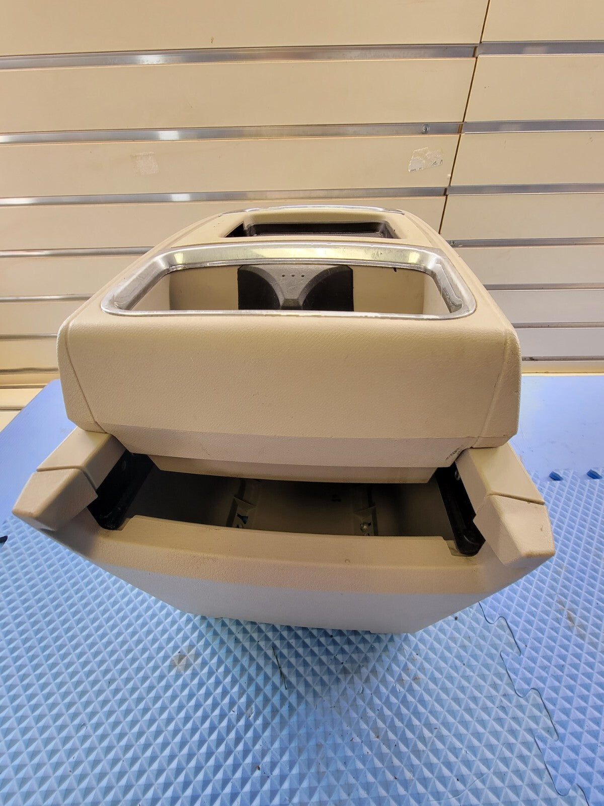 🔥08-10 Chrysler Town Country Grand Caravan Center Console Dash Cup Holder TAN