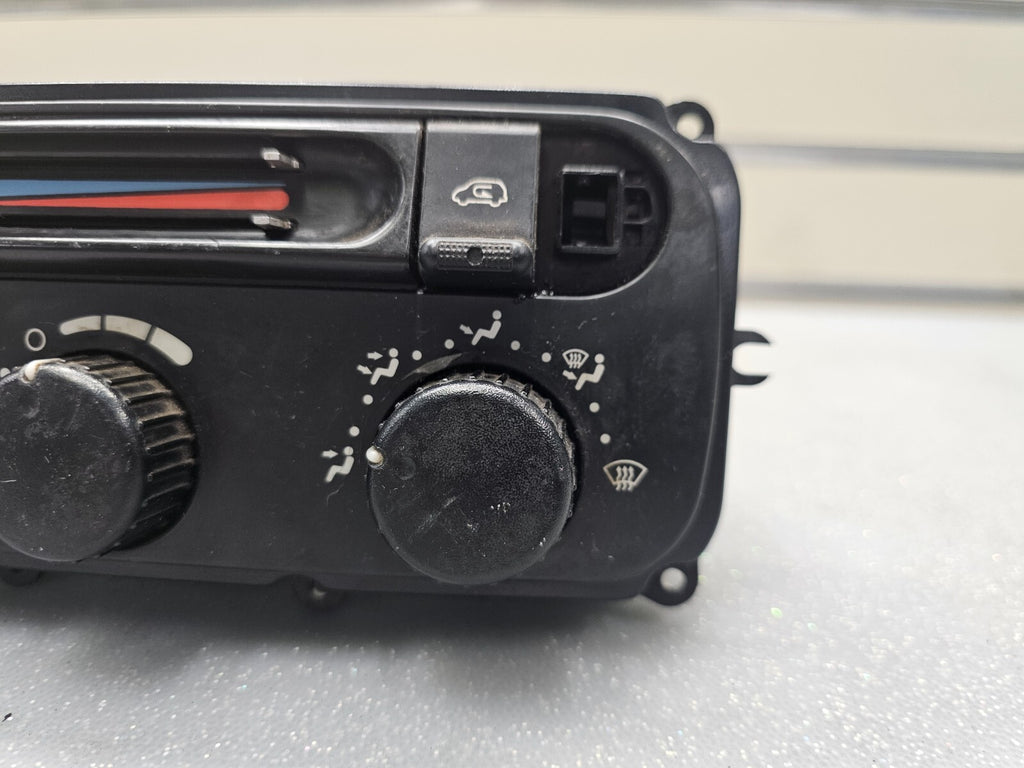 04-07 Dodge Caravan Town Country Dash AC Climate Temperature Heater Control OEM