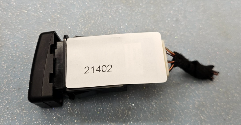 🔥04-09 Mazda3 Mazda 3 Hazard Warning Switch Emergency Flasher Light Assembly