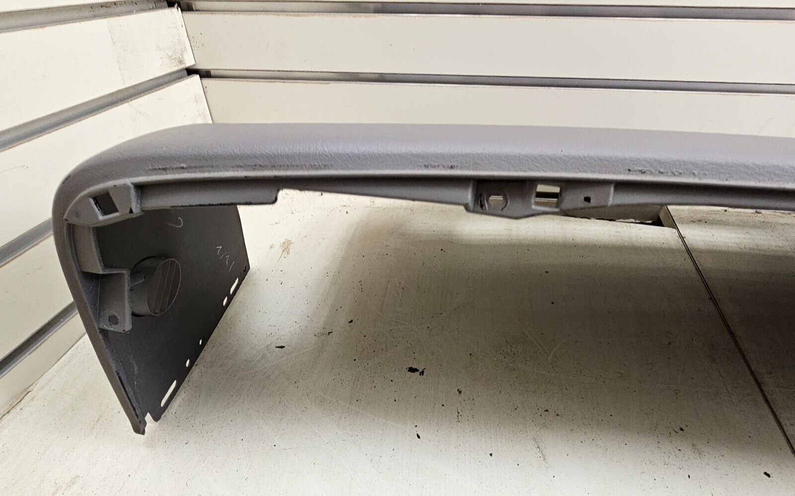 99-06 SILVERADO SIERRA TAHOE Upper Dash Cap Cover Top Dashboard Pad LT Gray DP1