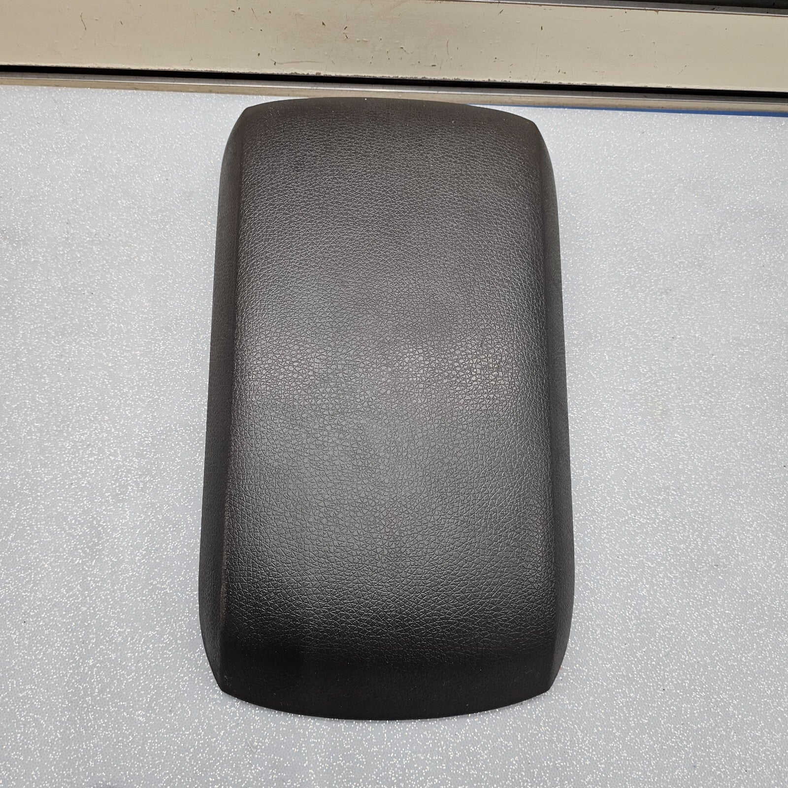 07-10 Edge Front Center Console Lid Leather Armrest Assembly Top Cover Black