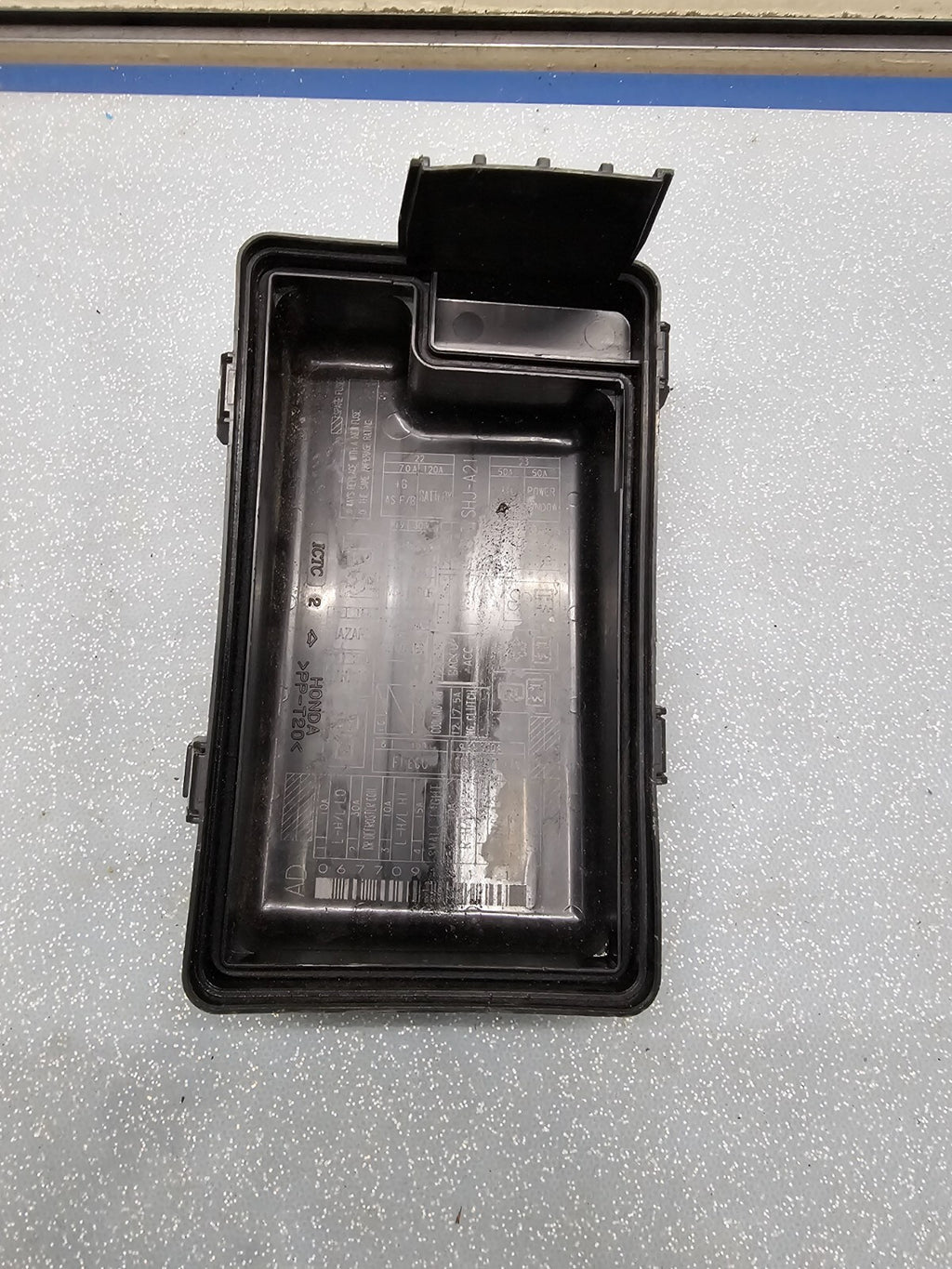 🔥2005-2010 Honda Odyssey Under Hood Fuse Relay Box Cover Lid Black