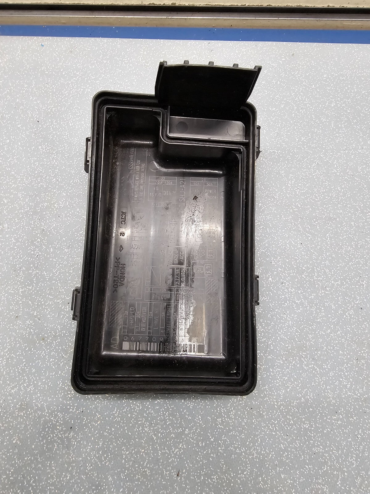 🔥2005-2010 Honda Odyssey Under Hood Fuse Relay Box Cover Lid Black