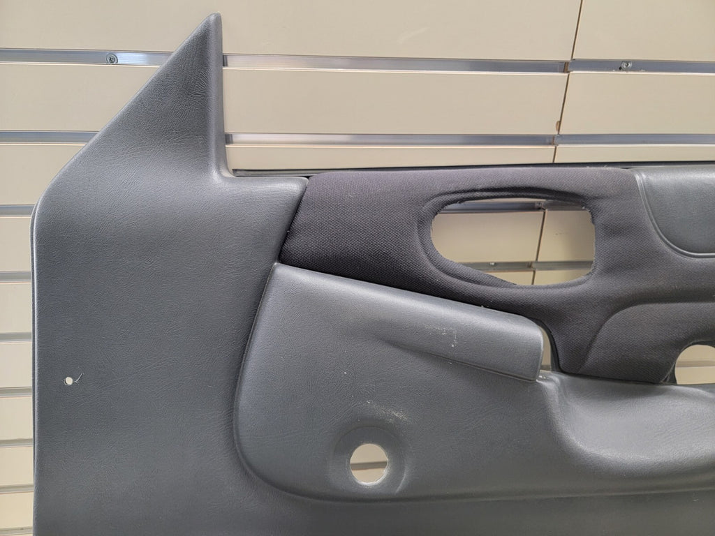98-04 Chevy Blazer Jimmy S-10 GMC Sonoma Front Door Panel manual right BLACK