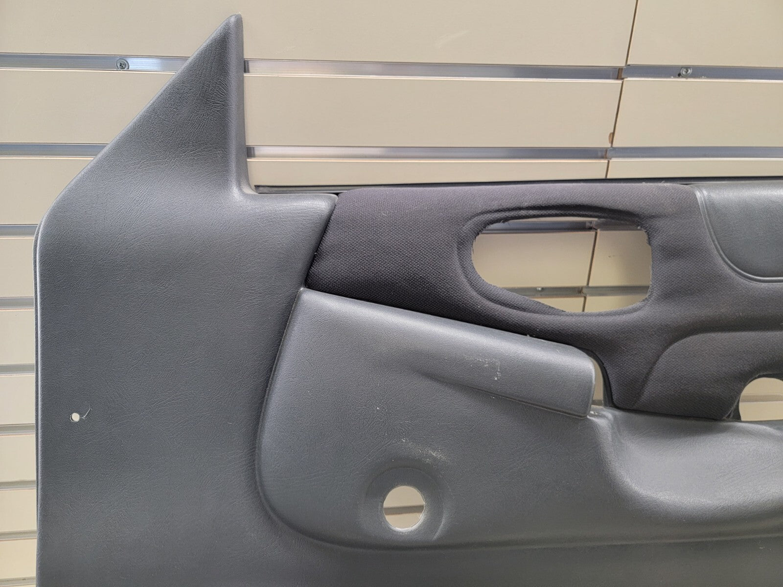 98-04 Chevy Blazer Jimmy S-10 GMC Sonoma Front Door Panel manual right BLACK