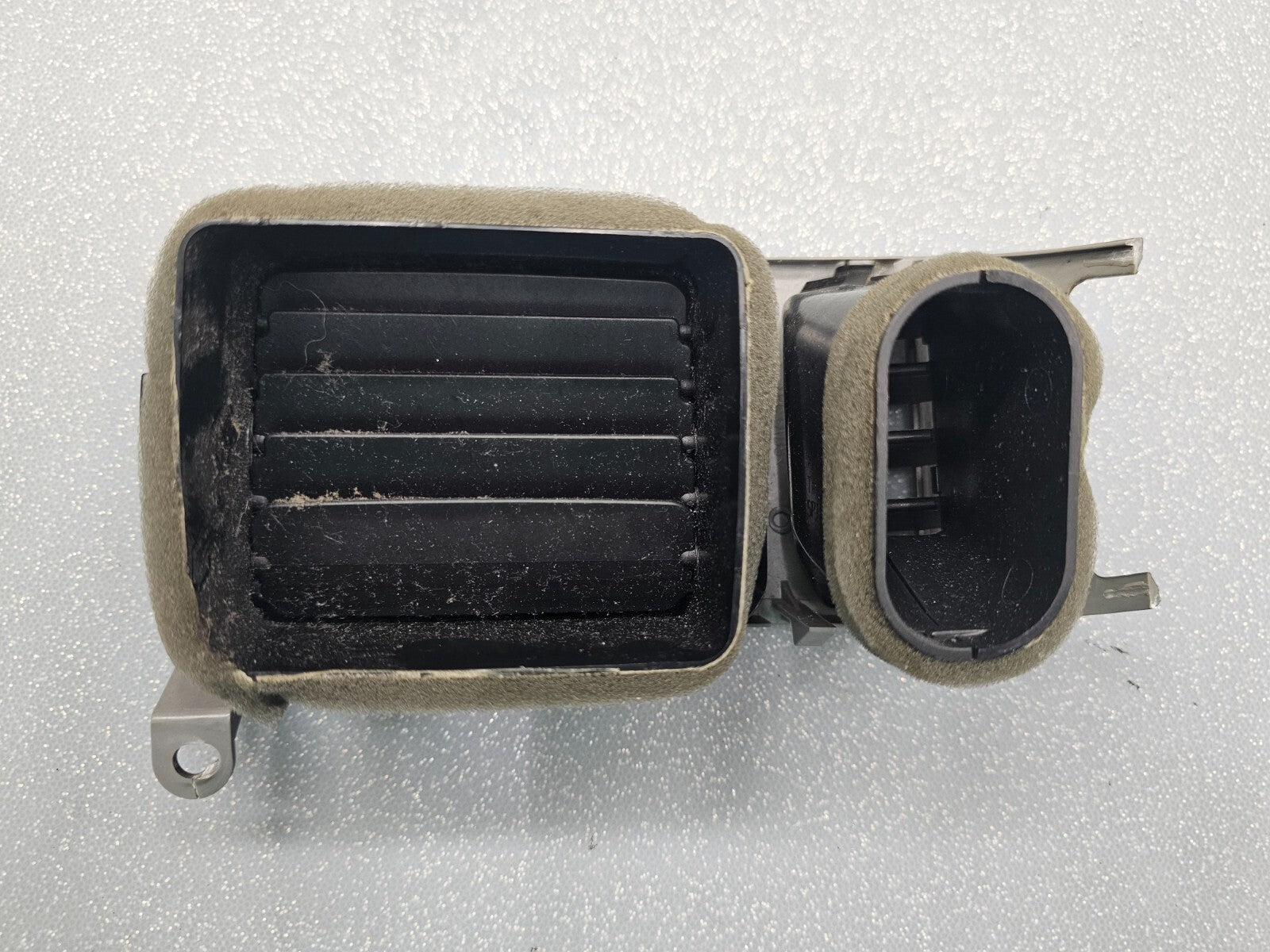05-15 NISSAN TITAN ARMADA QX56 DASH FRONT CENTER LEFT AIR VENT HEATER TRIM GRAY