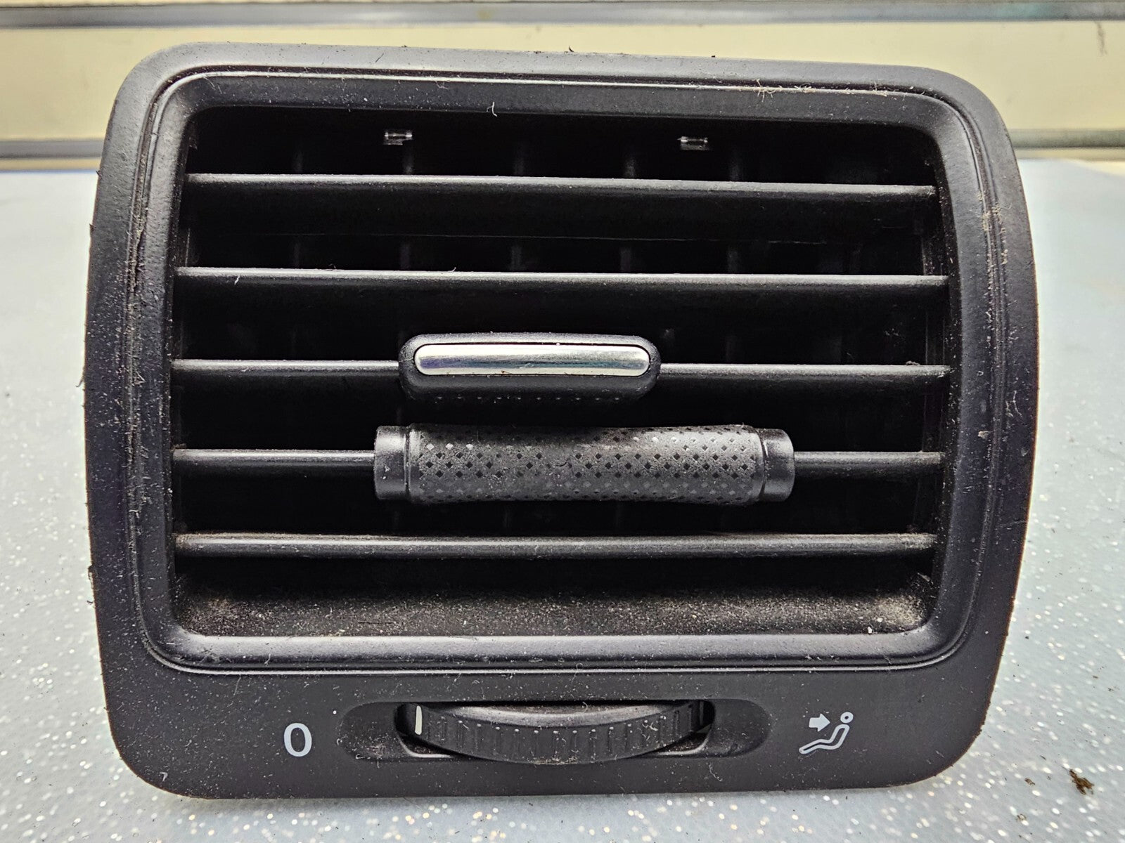 🔥05-10 VOLKSWAGEN JETTA FRONT CENTER DASH RIGHT PASSENGER AIR VENT HEATER BLACK