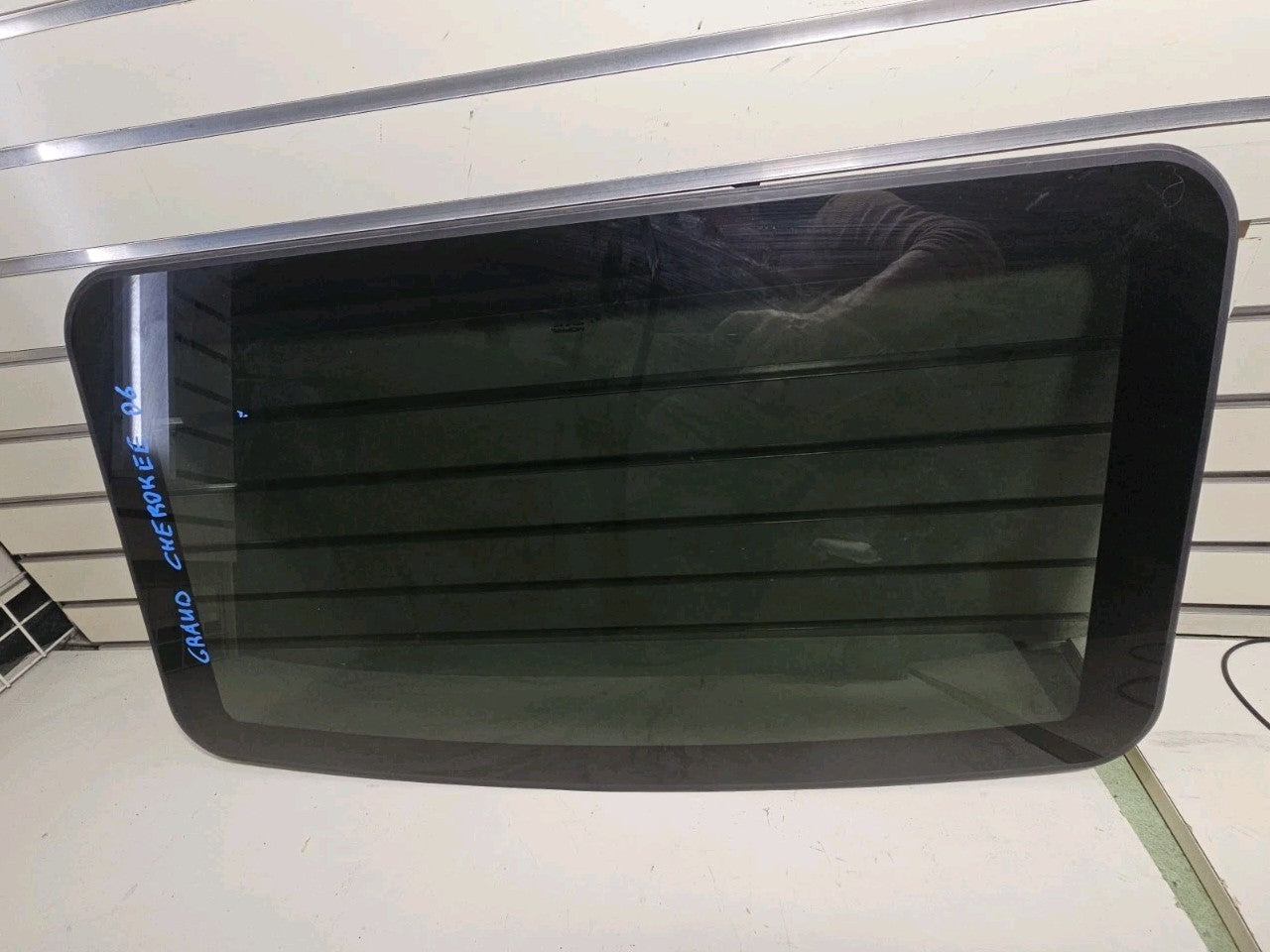 2005-2010 Jeep Grand Cherokee Sun Roof Moon Roof Sliding Tilt window Glass Panel