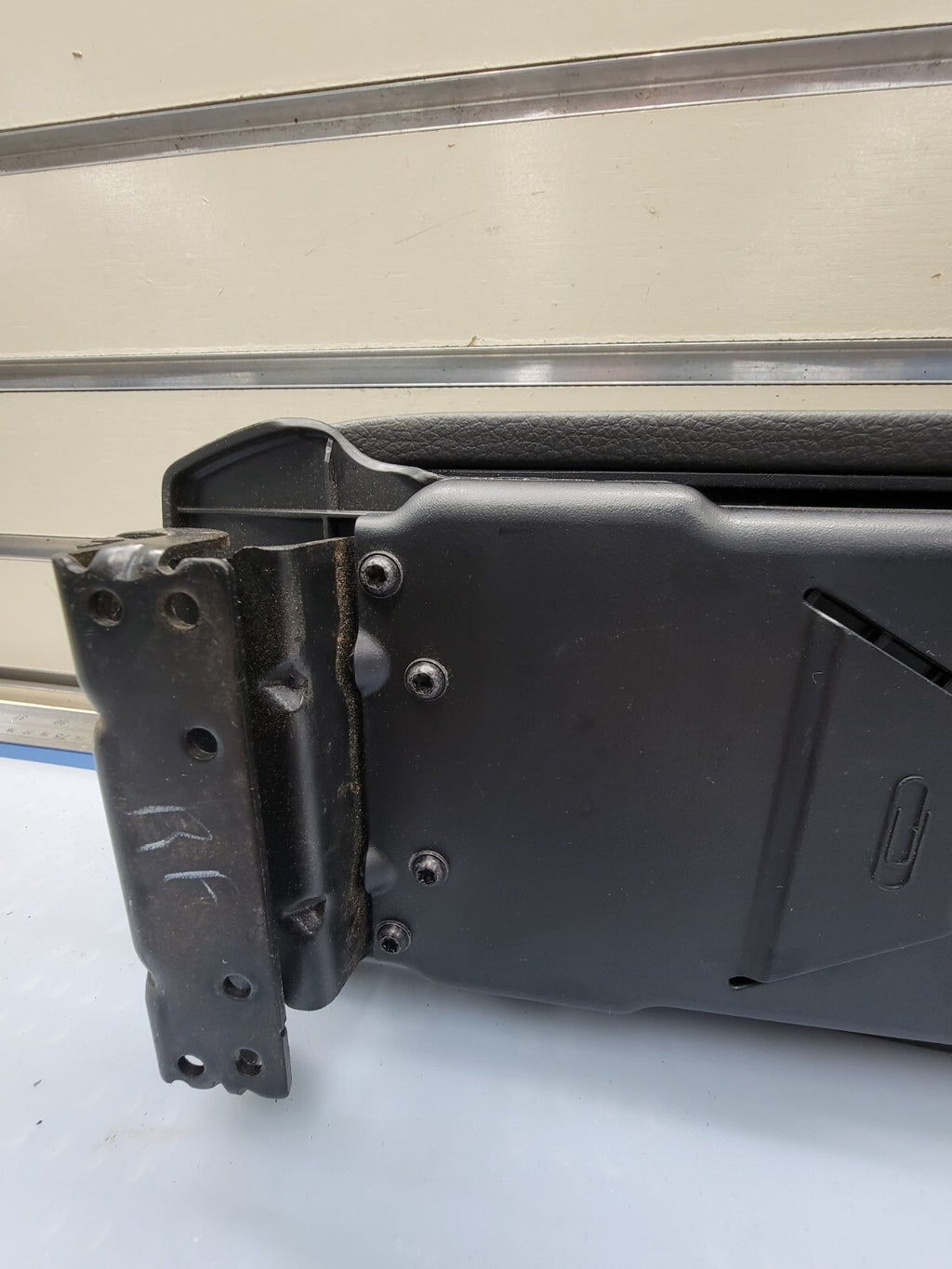 🔥2009-2010 Dodge Journey Center Console Sliding Armrest Lid Assembly OEM Black