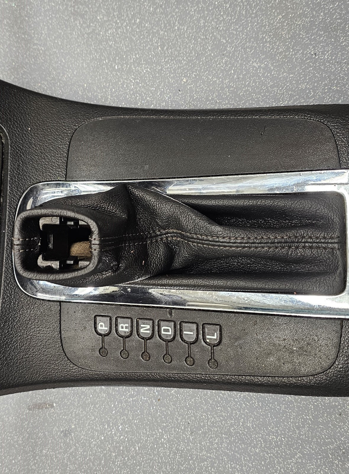 🔥08-12 MALIBU AUTOMATIC TRANSMISSION FLOOR GEAR LEVER SHIFTER TRIM BEZEL Black