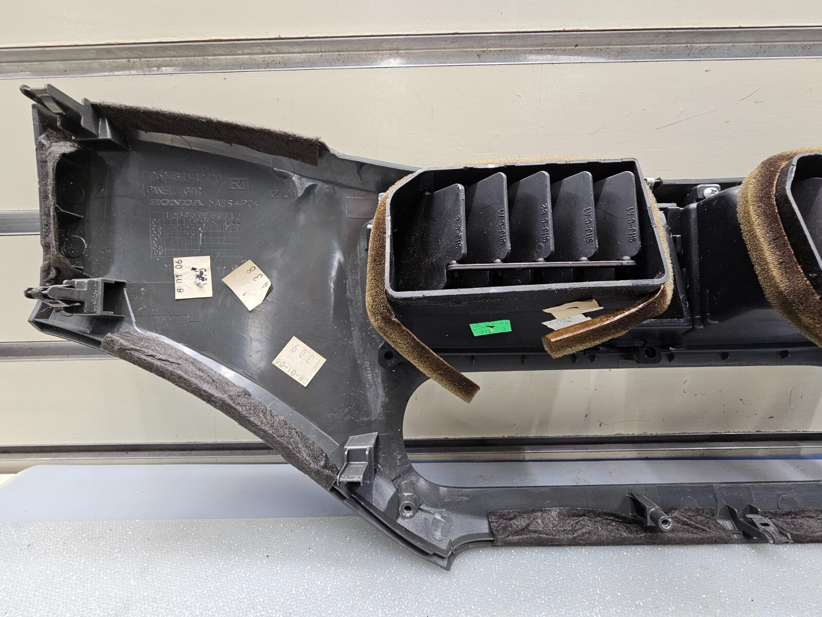 05-10 Honda Odyssey Center Dash Radio Climate Control Bezel Trim Panel Dark Gray