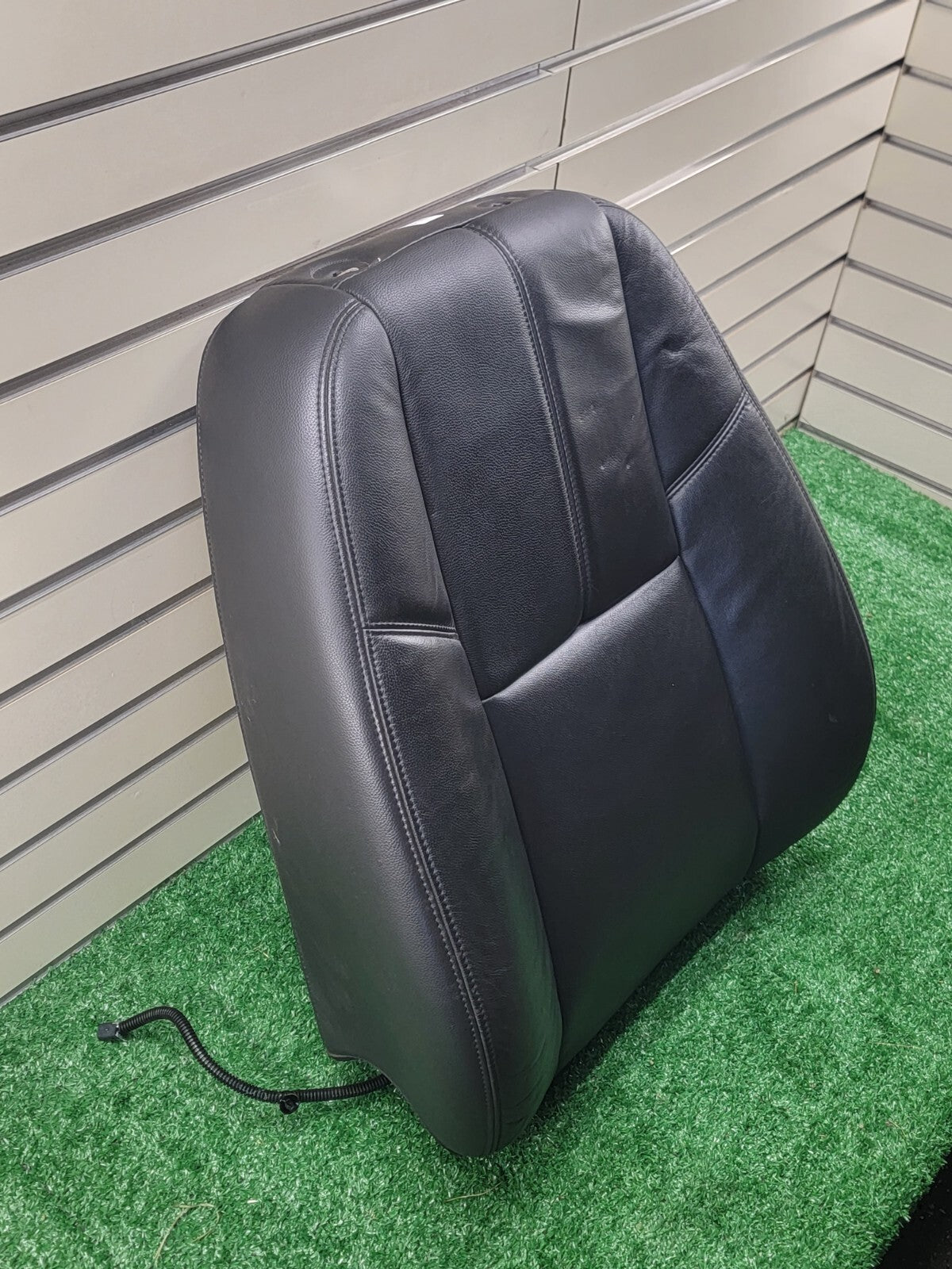 🔥07-13 GMC Sierra 1500 2500 3500 Seat rest cushion leather front right black V4