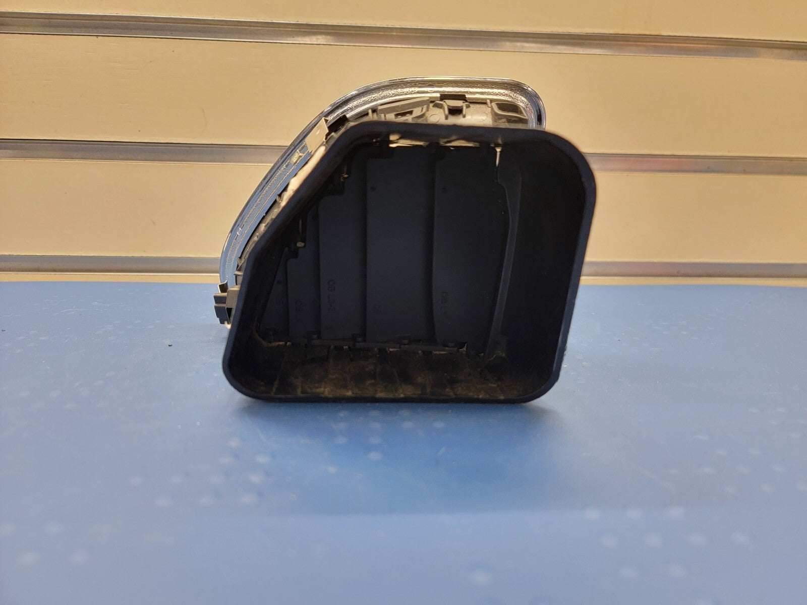 2011 - 2014 CHRYSLER 200 AC HEATER AIR VENT GRILLE DASHBOARD DRIVER LEFT LH TAN