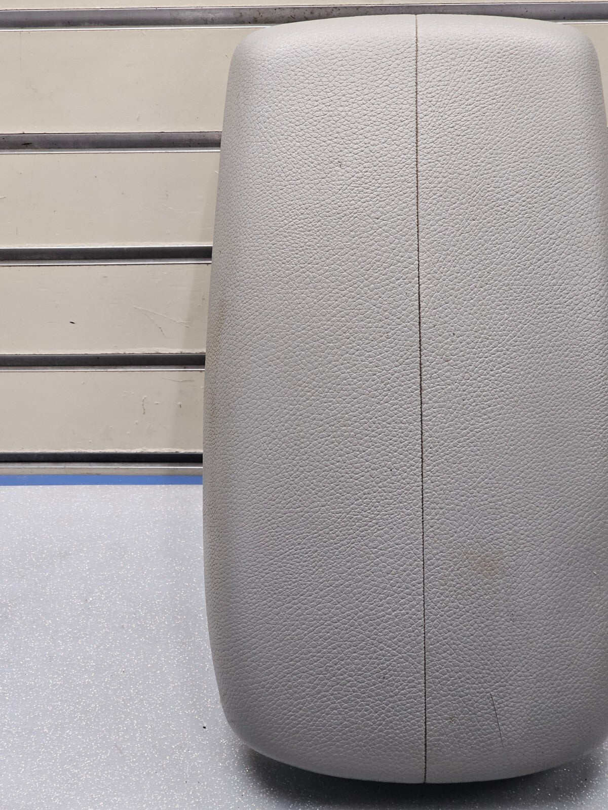 🔥10-13 Kia Sorento Console Lid Cover Leather Top Pad Armrest Assembly Gray OEM