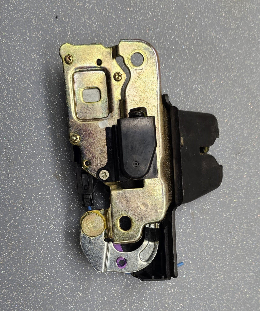 🔥00-04 Avalon Trunk Latch Deck Lid Door Lock Actuator Luggage Compartment OEM