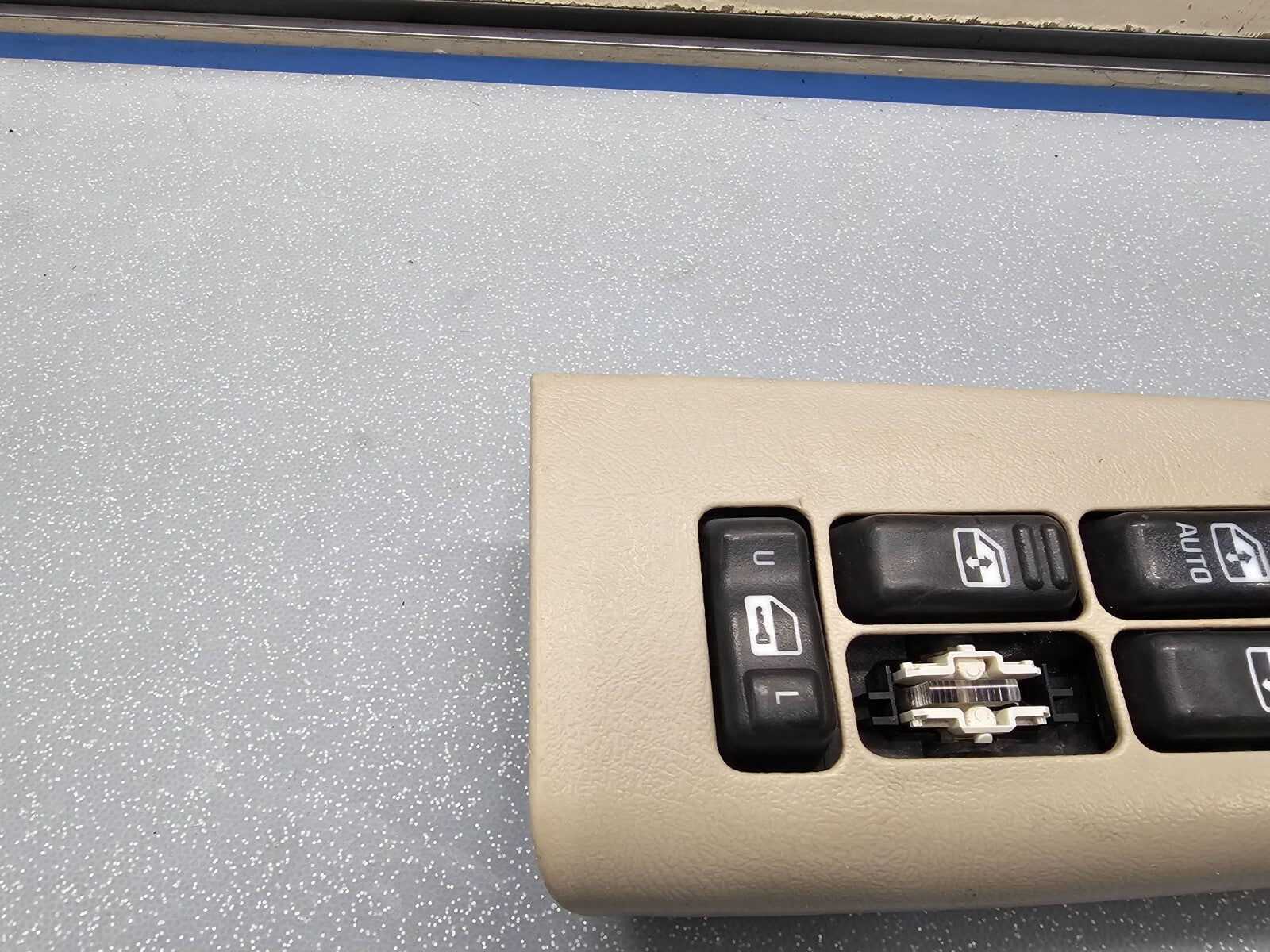 99-02 Silverado SIERRA 4 DOOR Left DRIVER Master Power Window Switch LT TAN WS4
