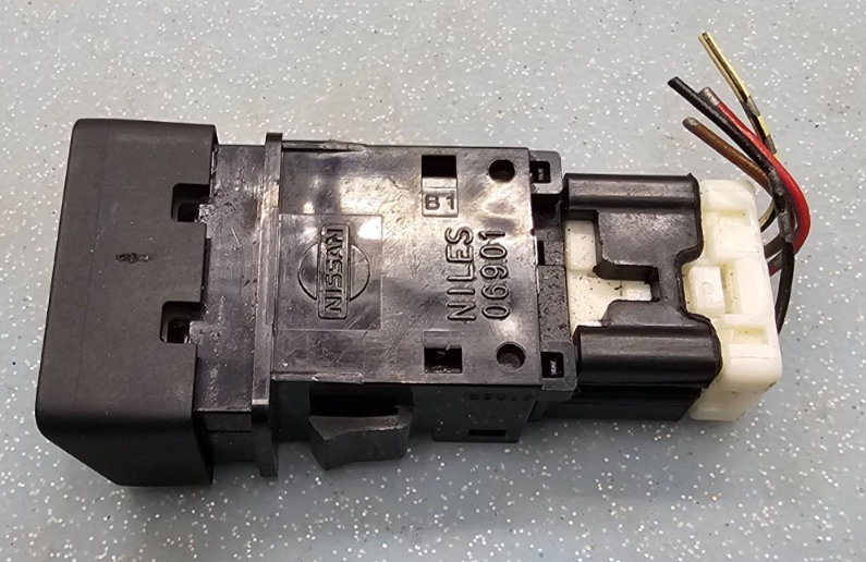 04-15 Armada Titan Hazard Emergency Warning Light Button Control Switch Assembly