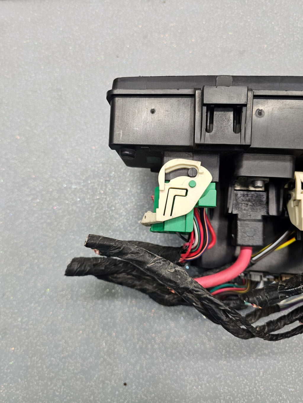 11-14 Chrysler 200 Dodge Avenger Totally Integrated Power Module Fuse Box Relay
