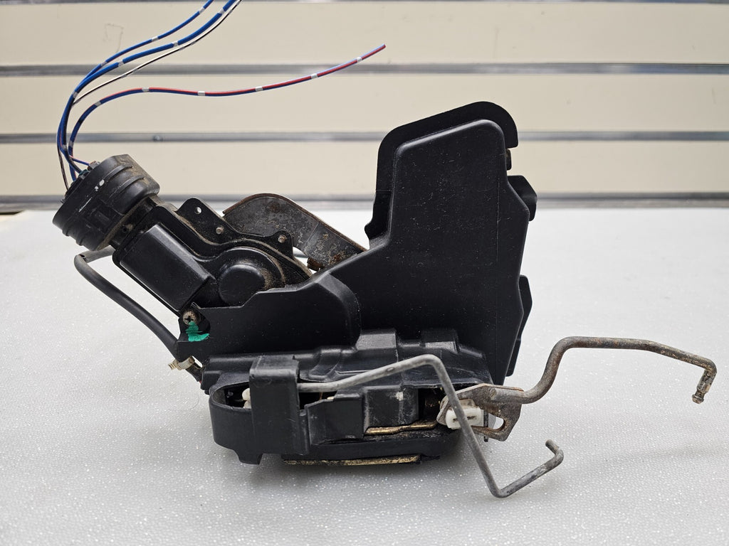 🔥97-01 Toyota Camry Front Left Driver Power Door Lock Actuator Latch Assembly